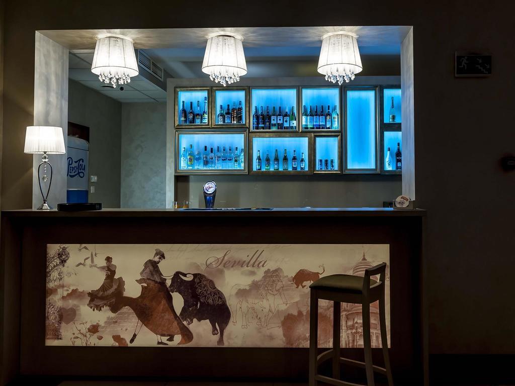 Hotel Sevilla Rawa Mazowiecka Esterno foto