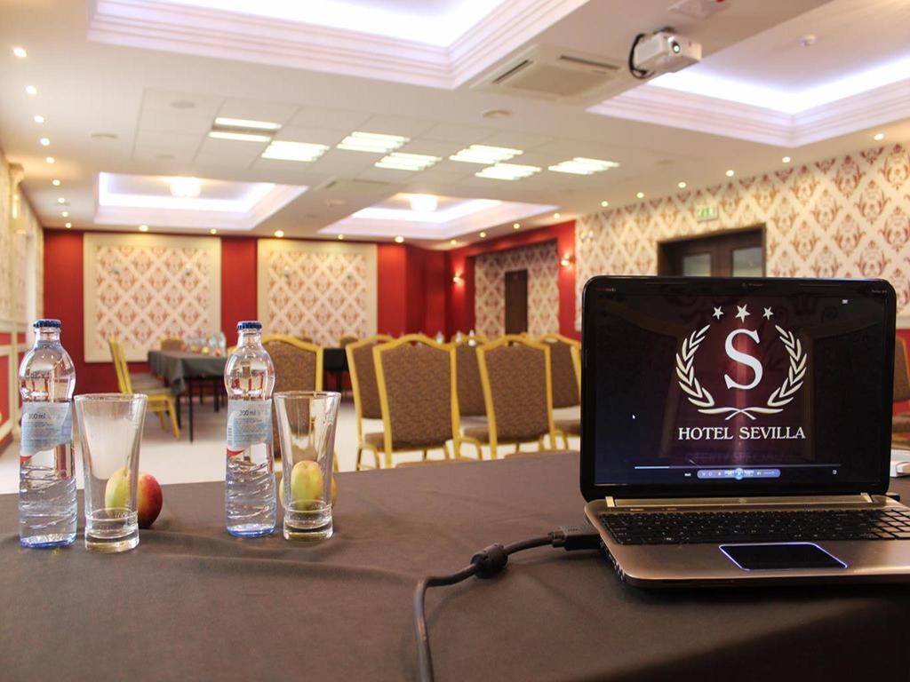 Hotel Sevilla Rawa Mazowiecka Esterno foto